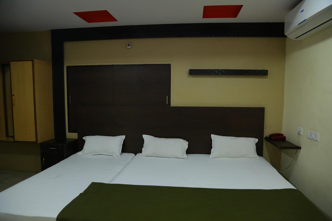Divya Lodge Hyderabad Exterior photo